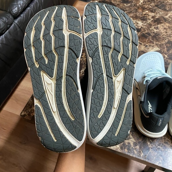 Altra Paradigm 7 And Provision 7 Sneaker Bundle Size 11 Medium - Picture 4 of 9